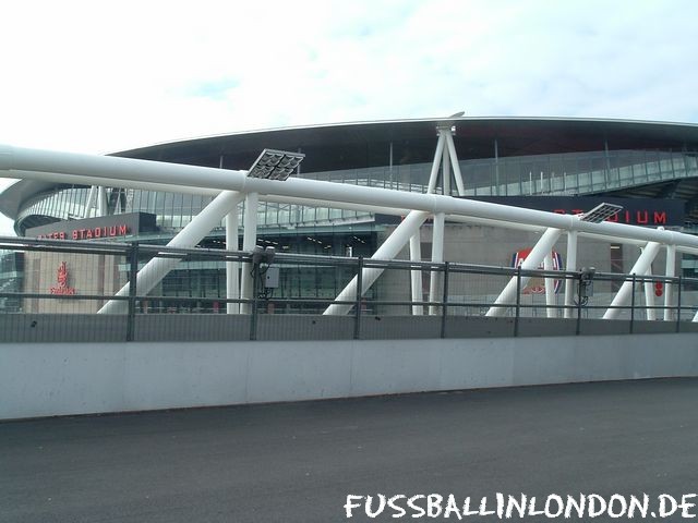Emirates - North Bank Bridge - Arsenal FC - fussballinlondon.de