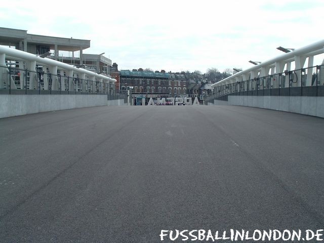 Emirates - Clock End Bridge - Arsenal FC - fussballinlondon.de