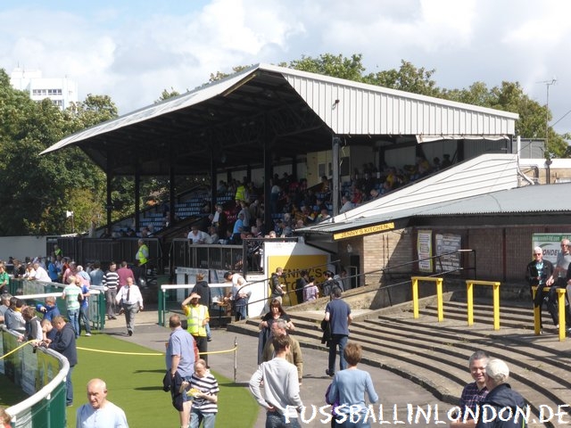 Gander Green Lane -  - Sutton United - fussballinlondon.de