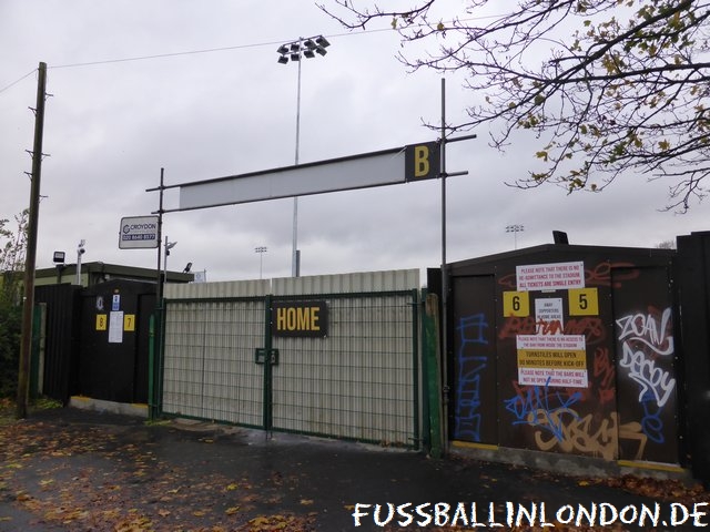 Gander Green Lane -  - Sutton United - fussballinlondon.de