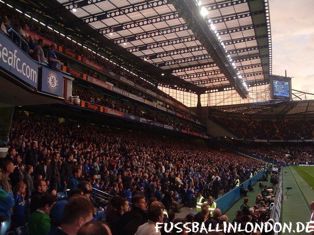 Stamford Bridge - West Stand vom Shed End aus - Chelsea FC - fussballinlondon.de