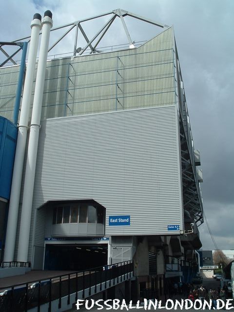 Stamford Bridge - Eingang zum East Stand - Chelsea FC - fussballinlondon.de