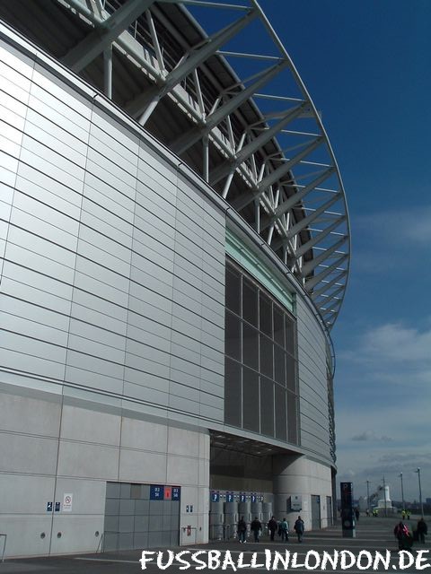 Wembley Stadium - Metallfassade - England - fussballinlondon.de