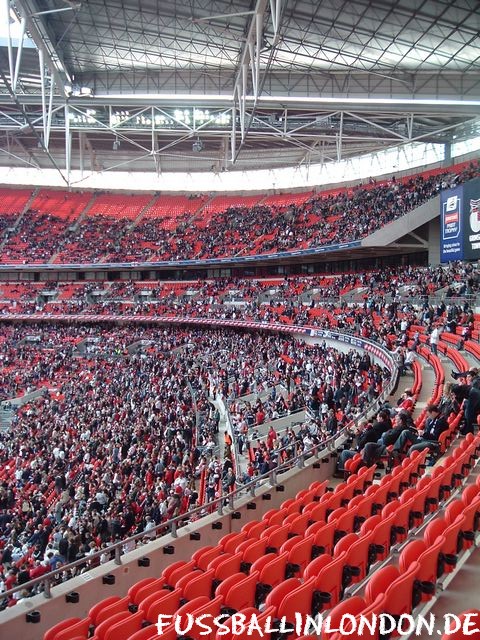 Wembley Stadium - West Stand - England - fussballinlondon.de