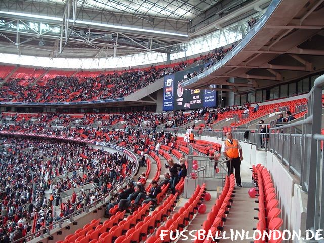 Wembley Stadium - Westtribüne - England - fussballinlondon.de