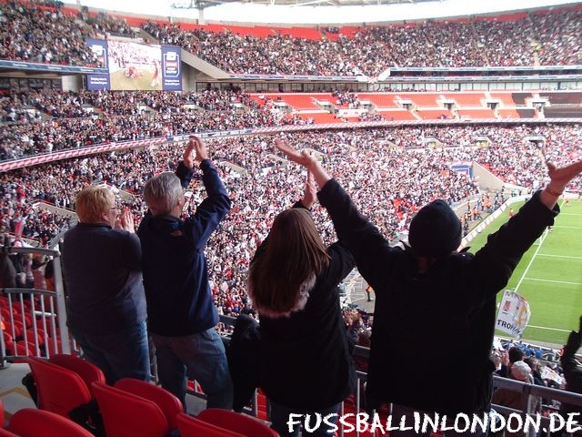 Wembley Stadium - Begeisterung im Wembley Stadium - England - fussballinlondon.de
