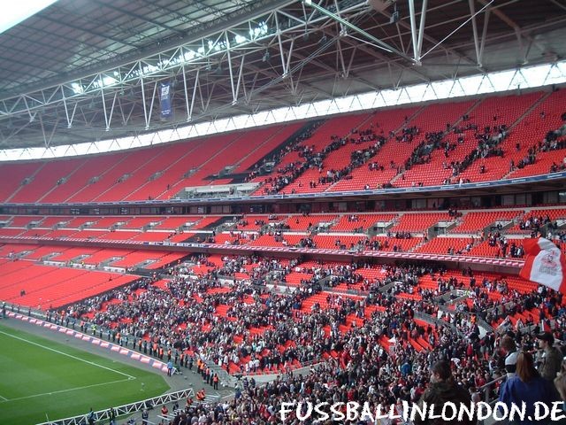 Wembley Stadium - South Stand - England - fussballinlondon.de