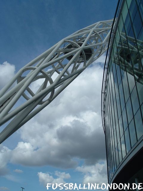 Wembley Stadium - Eindrucksvolle Konstruktion des Bogens - England - fussballinlondon.de