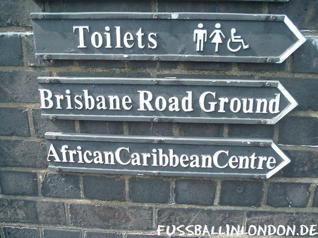 Brisbane Road - Direkt an der Leyton Tube Station - Leyton Orient - fussballinlondon.de