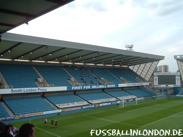 The Den - North Stand (Away Sector) - Millwall FC - fussballinlondon.de