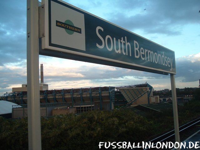 The Den - South Bermondsey National Rail Station - Millwall FC - fussballinlondon.de