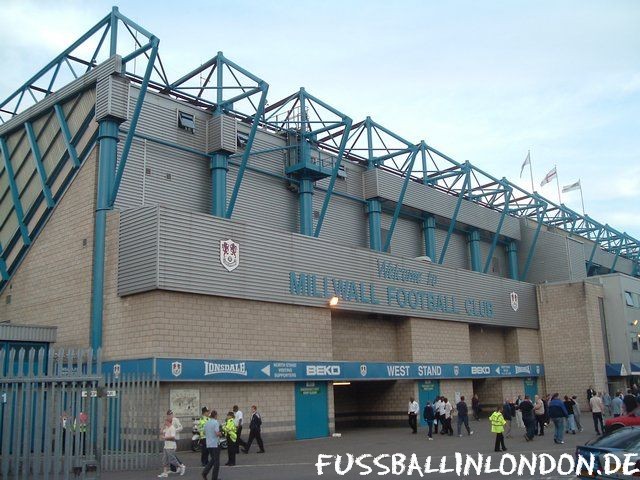 The Den - West Stand - Millwall FC - fussballinlondon.de