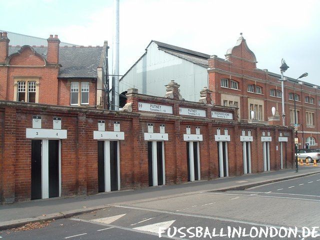 Craven Cottage - Eingang zum Putney End und Riverside Stand - Fulham FC - fussballinlondon.de