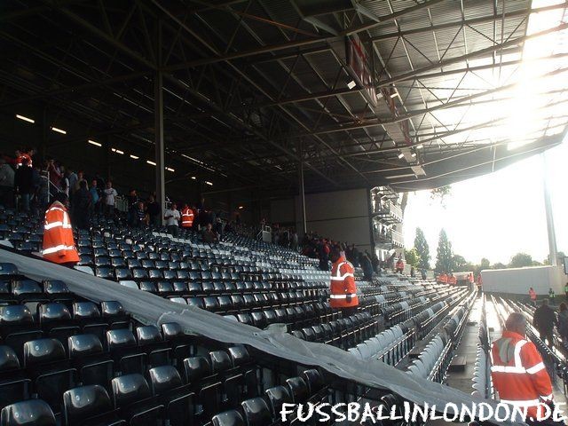 Craven Cottage - Away Sector im Putney End - Fulham FC - fussballinlondon.de