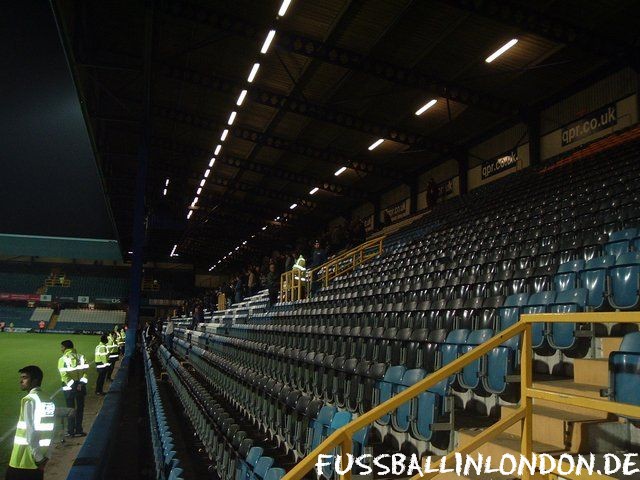 Loftus Road - Ellerslie Road Stand - Queens Park Rangers - fussballinlondon.de