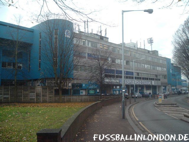 Loftus Road - Das Stadion von der South Africa Road aus - Queens Park Rangers - fussballinlondon.de