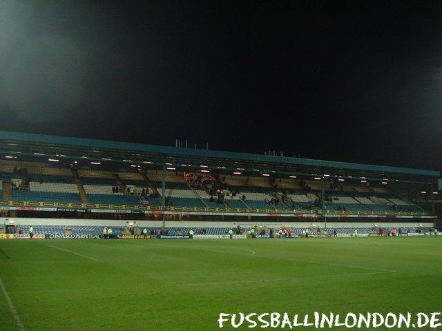 Loftus Road - South Africa Road Stand - Queens Park Rangers - fussballinlondon.de