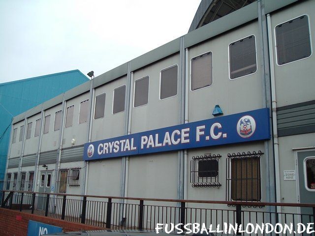 Selhurst Park - Containerworld - Die Gesch?ftsstelle - Crystal Palace FC - fussballinlondon.de