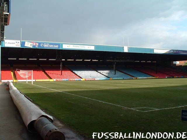 Selhurst Park - Arthur Wait Stand - Crystal Palace FC - fussballinlondon.de