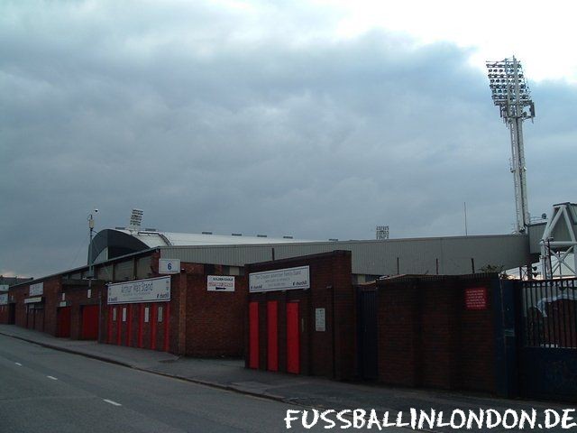 Selhurst Park - Eingang zum Arthur Wait Stand - Crystal Palace FC - fussballinlondon.de