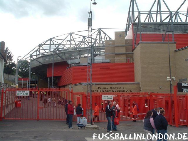 The Valley - Eingang zum East Stand - Charlton Athletic FC - fussballinlondon.de