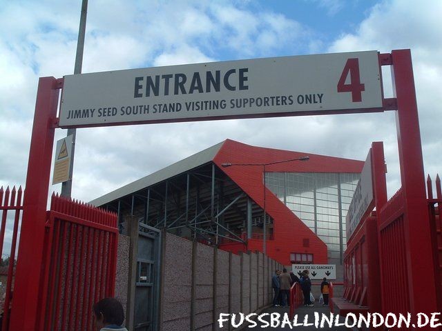 The Valley - Eingang zum Jimmy Seed Stand (Away Section) - Charlton Athletic FC - fussballinlondon.de